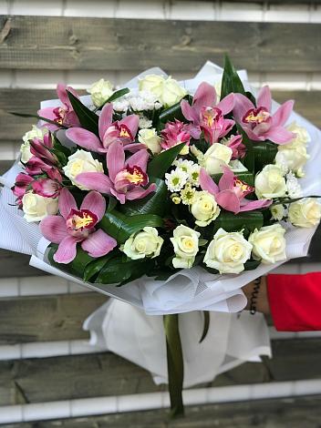 Букет цветов из: Розы и Хризантемы в Нижнеивкино