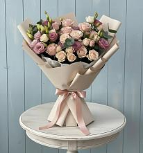 Букет цветов из:  Розы и Лизиантусы в Нижнеивкино