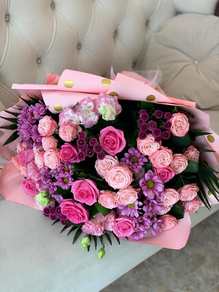 Букет цветов из: Хризантемы, Розы и Лизиантусы в Нижнеивкино