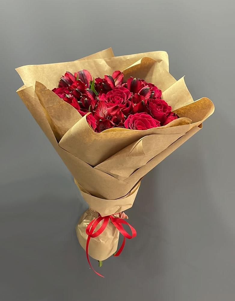 Букет цветов из: Альстромерии и Розы в Нижнеивкино