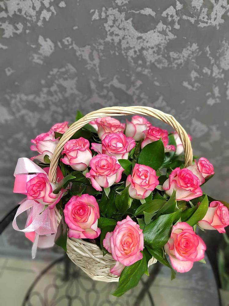 Цветочная композиция из Розы в корзине в Нижнеивкино