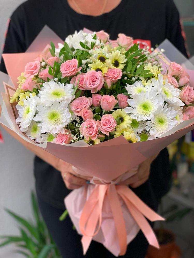 Букет цветов из: Розы и Хризантемы в Нижнеивкино