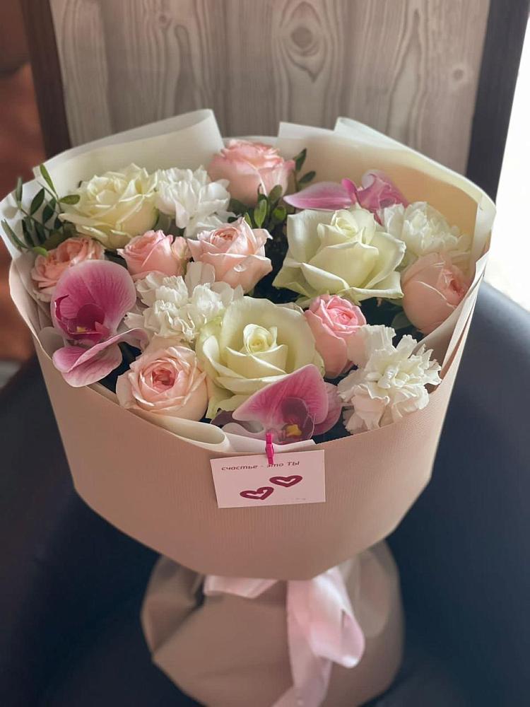 Букет цветов из: Орхидеи, Розы и Гвоздики в Нижнеивкино