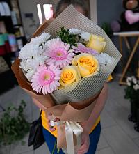 Букет цветов из:  Герберы, Розы и Хризантемы в Нижнеивкино