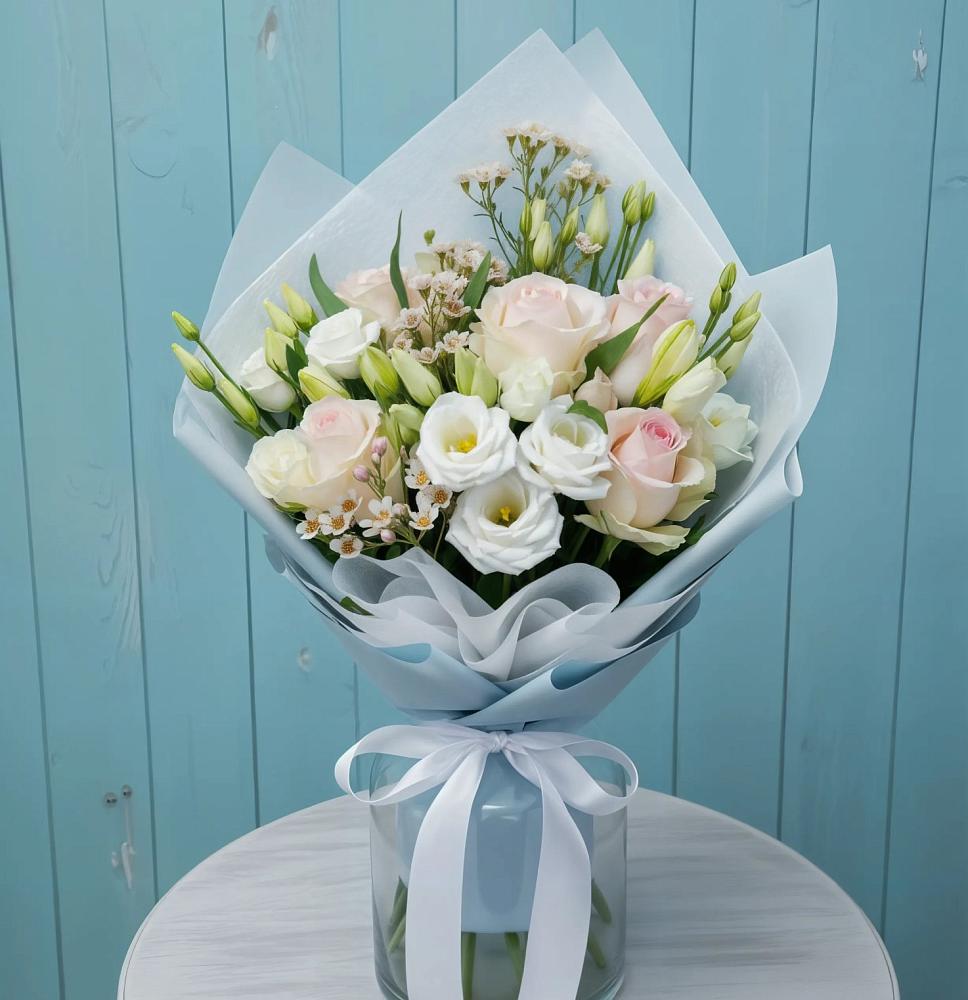 Букет цветов из: Розы и Лизиантусы в Нижнеивкино