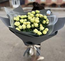 Букет Белые кустовые розы Солинеро в Нижнеивкино