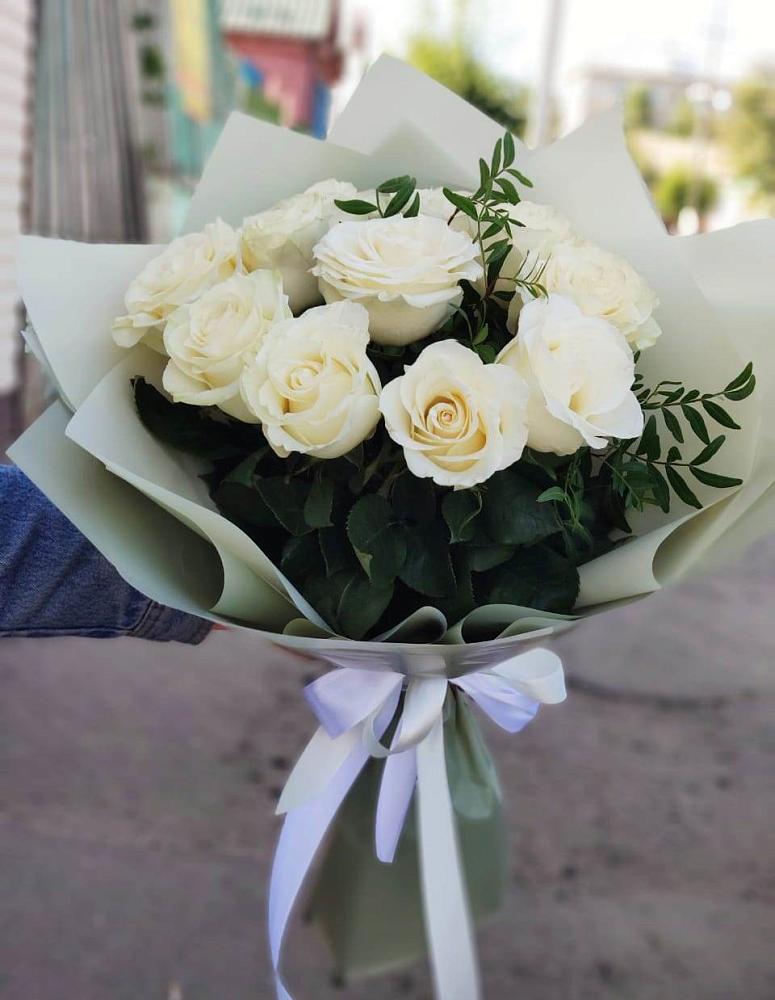 Букет Белые розы Проуд в Нижнеивкино