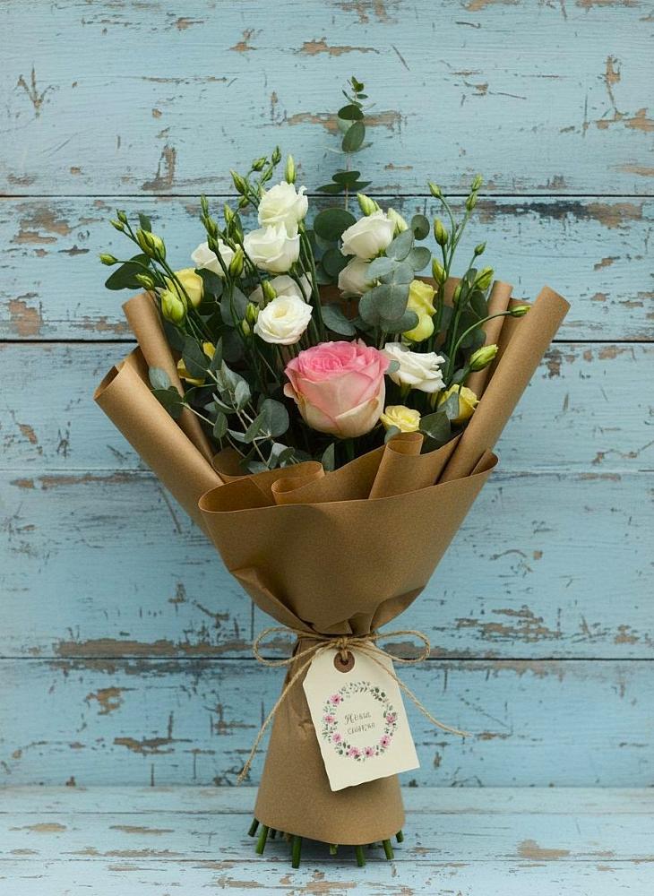 Букет цветов из: Розы и Лизиантусы в Нижнеивкино