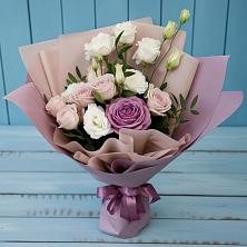 Букет цветов из:  Розы и Лизиантусы в Нижнеивкино