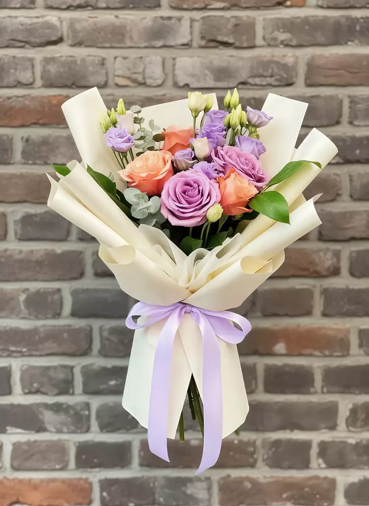 Букет цветов из: Лизиантусы и Розы в Нижнеивкино