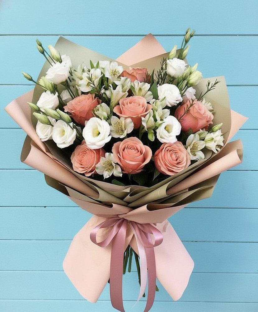 Букет цветов из: Розы, Альстромерии и Лизиантусы в Нижнеивкино