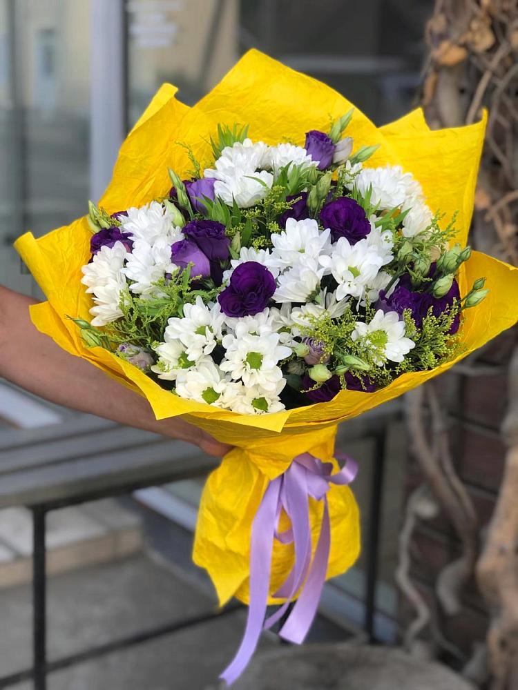 Букет цветов из: Ирисы, Хризантемы и Ромашки в Нижнеивкино