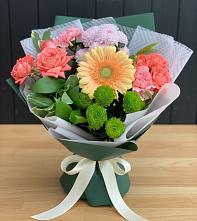 Букет цветов из:  Гвоздики, Розы, Герберы и Хризантемы в Нижнеивкино