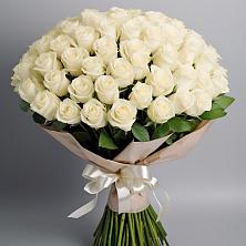 Букет 101 беля роза Белоснежка в Нижнеивкино