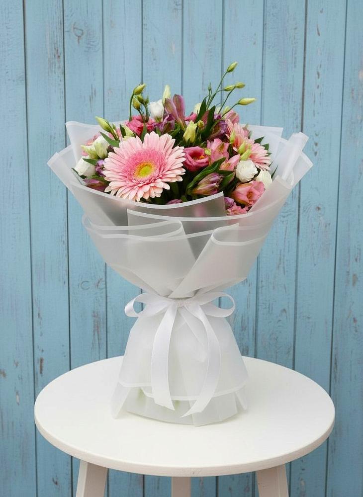 Букет цветов из: Герберы, Альстромерии и Лизиантусы в Нижнеивкино