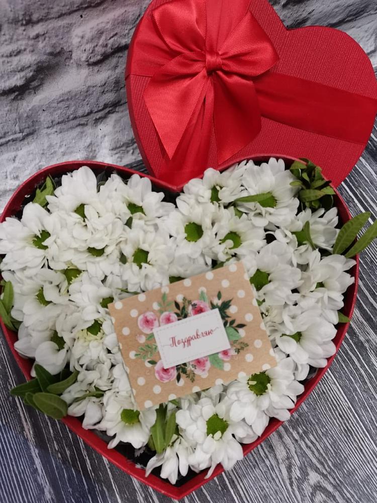 Цветочная композиция из Хризантемы в виде сердца в Нижнеивкино