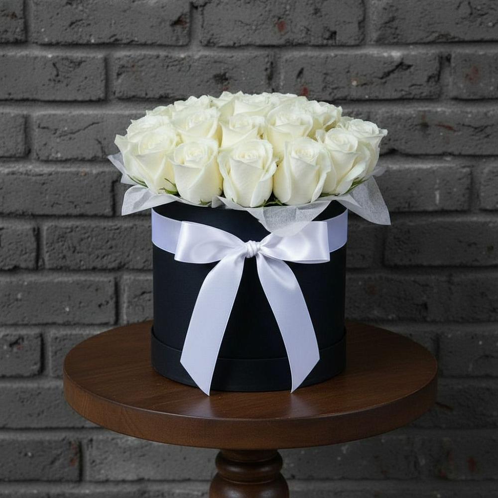 Цветочная композиция из Розы в шляпной коробке в Нижнеивкино