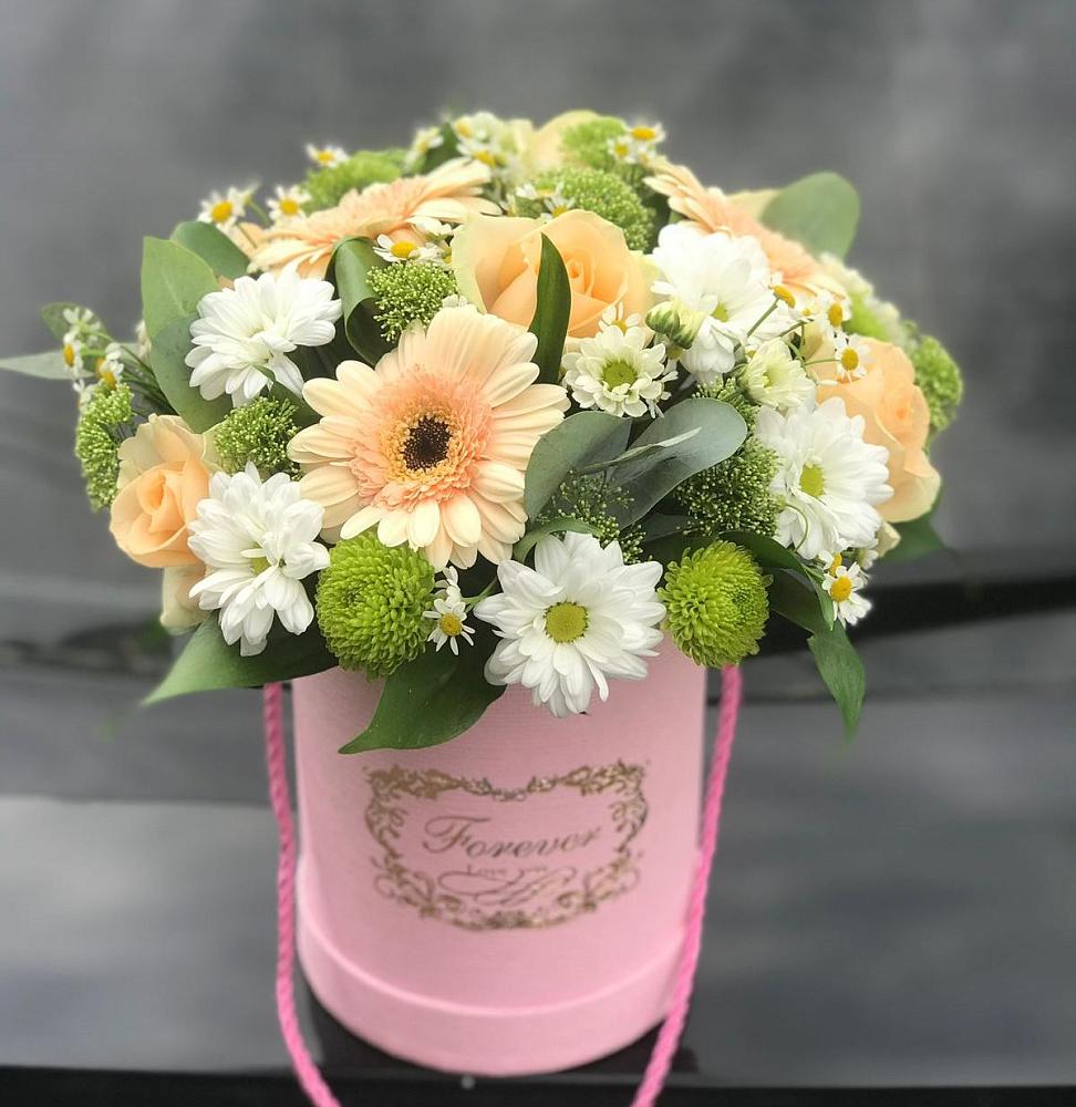 Цветочная композиция из Розы, Герберы и Хризантемы в шляпной коробке в Нижнеивкино