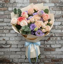 Букет цветов из:  Розы, Лизиантусы и Гвоздики в Нижнеивкино