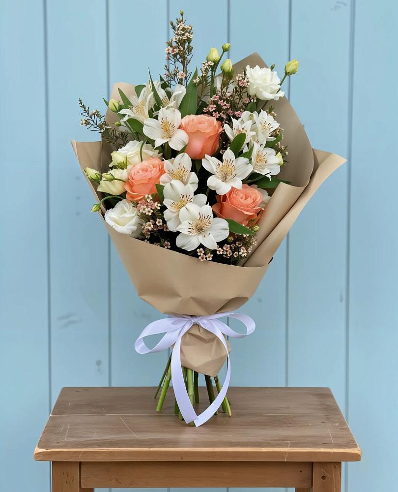 Букет цветов из: Альстромерии, Лизиантусы, Розы и Хризантемы в Нижнеивкино