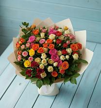 Букет Микс из разноцветных кустовых роз в Нижнеивкино