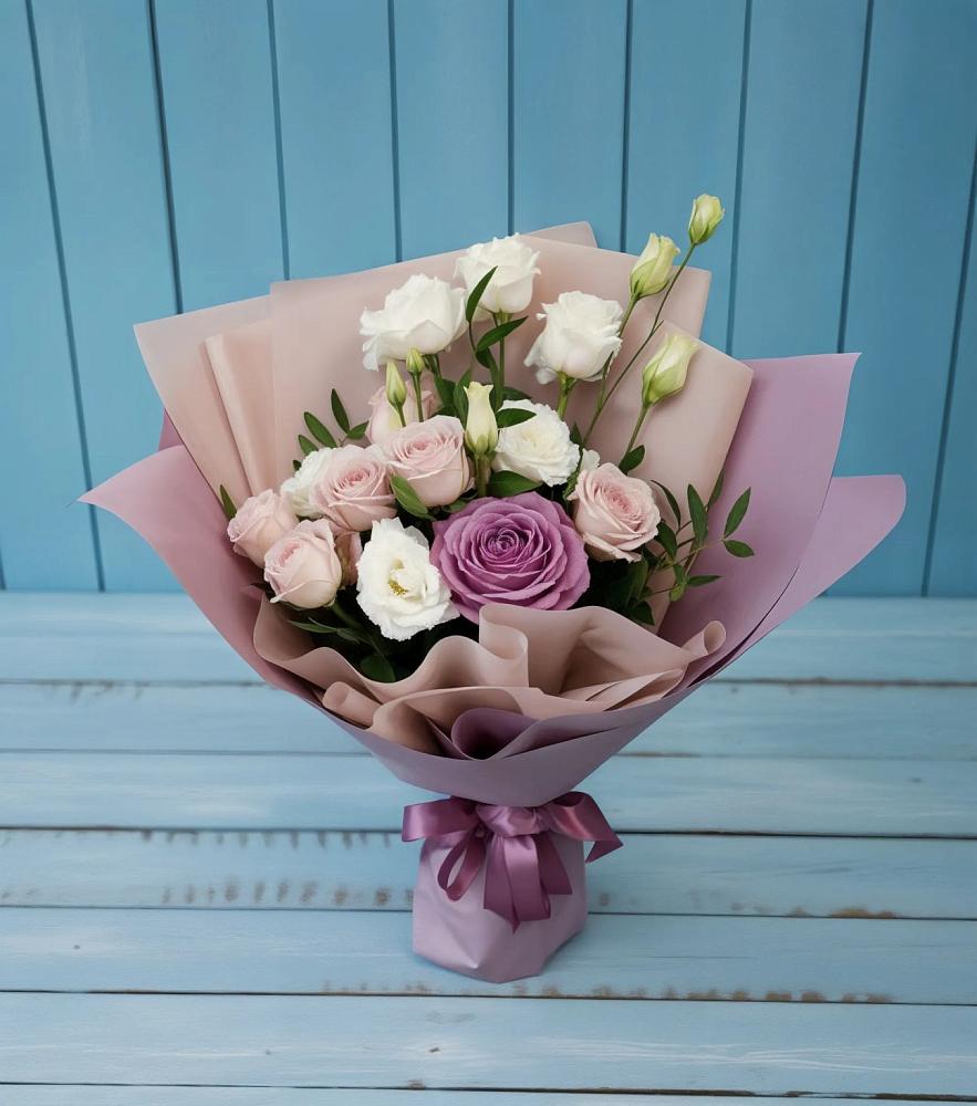 Букет цветов из: Розы и Лизиантусы в Нижнеивкино